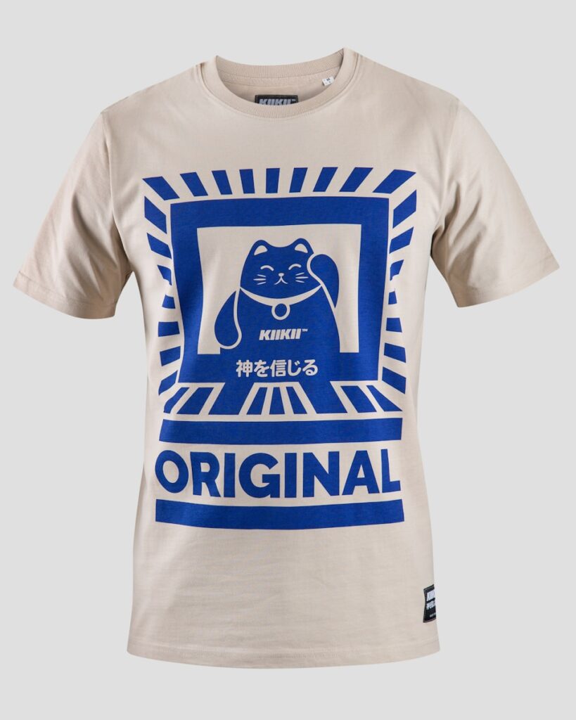 white and blue cat-printed crew-neck T-shirt