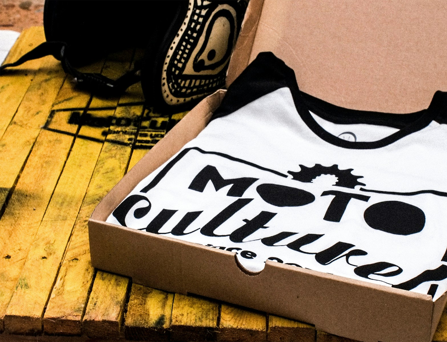 black and white shirt raglan sleeve