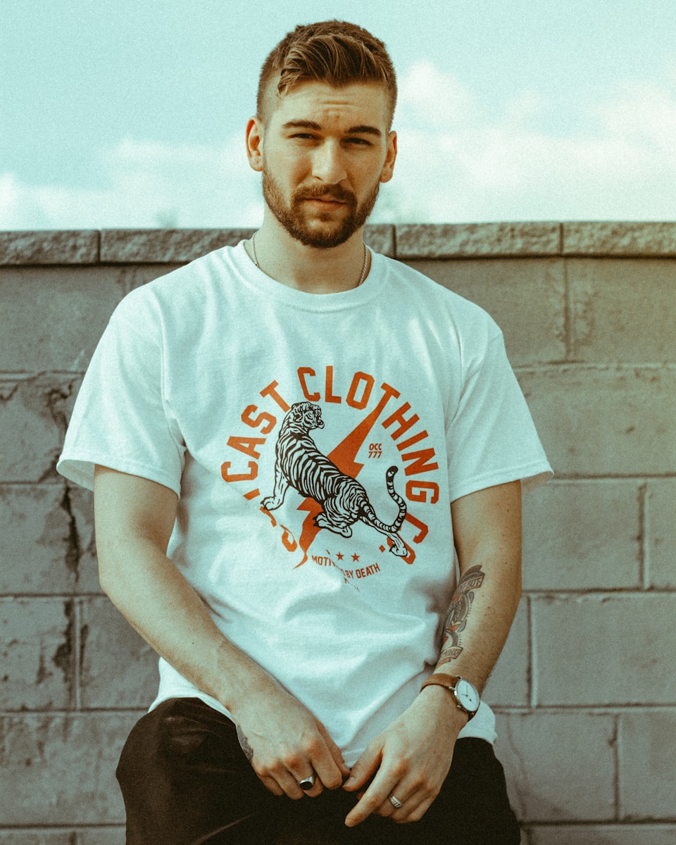 Photo by Taylor men's white crew-neck shirt